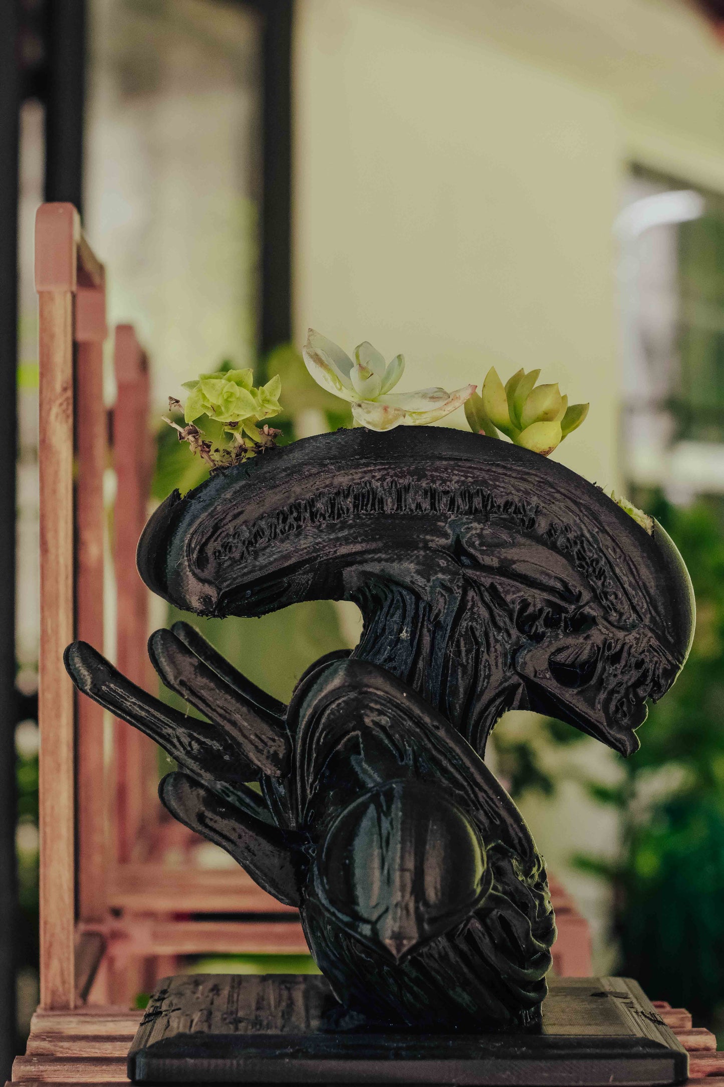 XenoBloom Planter – Alien-Inspired Succulent Display