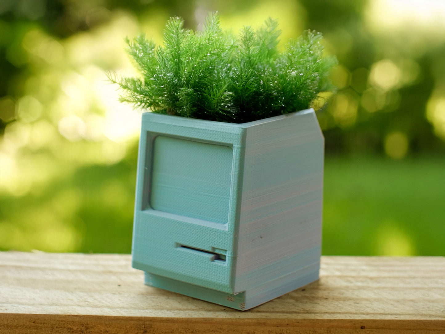 Retro Computer Planter – Mini Mac-Inspired Pot for Succulents & Desks