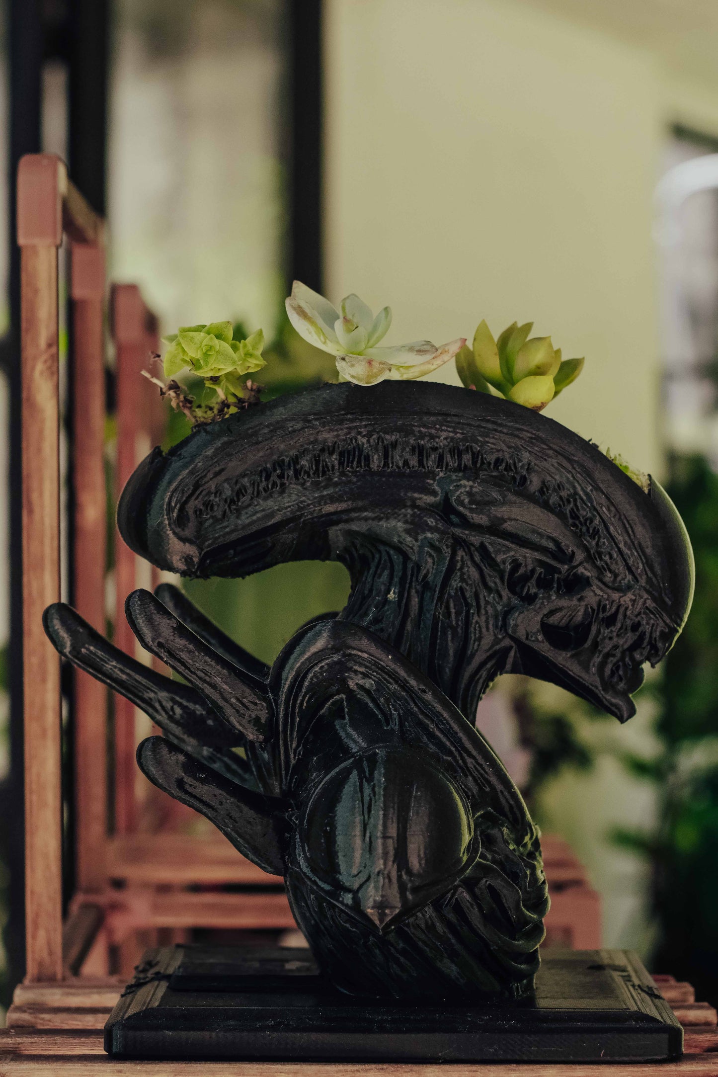 XenoBloom Planter – Alien-Inspired Succulent Display